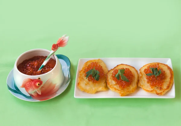Red caviar and potato pancakes — Stock Photo, Image