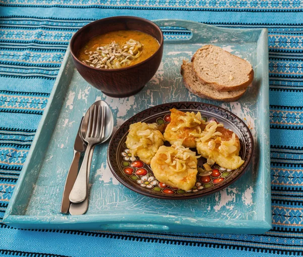 Kartoffel-Rauten mit Röstzwiebeln — Stockfoto