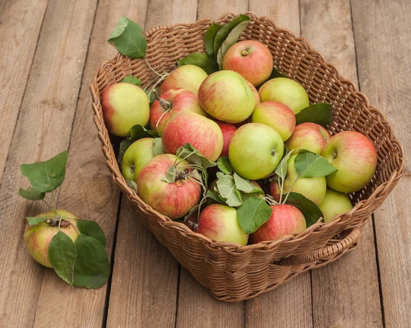 Basket with apples on  background — Stock Photo, Image