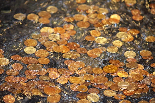 Monedas de fuente — Foto de Stock