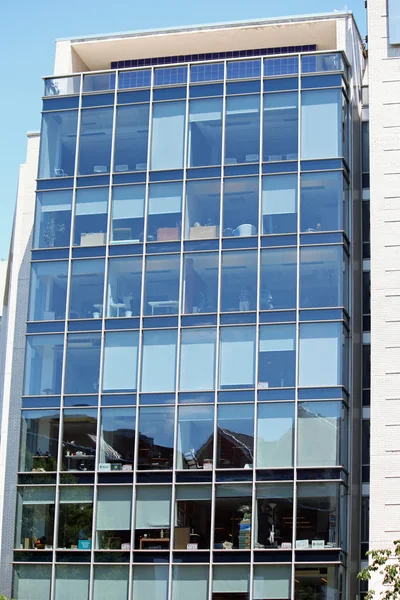 Transparent kontorsbyggnad Stockbild