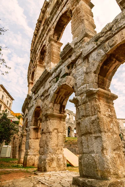 Beroemde oude Roman Amphitheater - Pula — Stockfoto