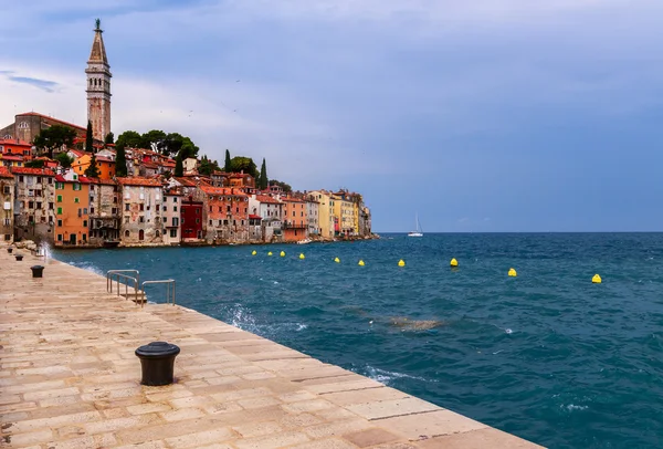 Underbara romantiska gamla staden Rovinj — Stockfoto