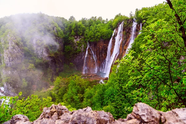 Βροχερή μέρα στο Εθνικό Πάρκο Plitvice — Φωτογραφία Αρχείου