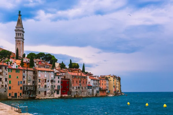 Maravilloso romántico casco antiguo de Rovinj — Foto de Stock