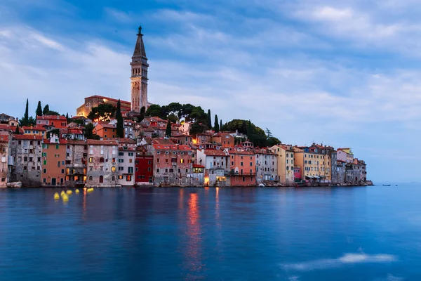 Maravilloso romántico casco antiguo de Rovinj — Foto de Stock