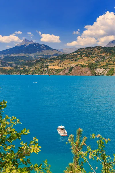 Widok z jeziora Serre-Poncon — Zdjęcie stockowe