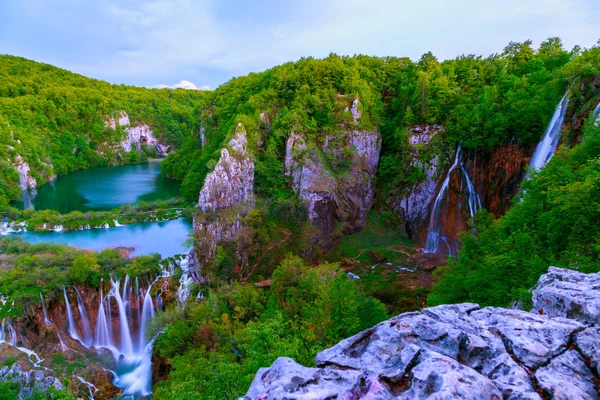 Водоспади в національному парку Плівіце. — стокове фото