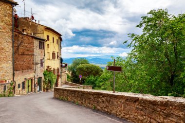 Ortaçağ Köyü Volterra Sokağı. İtalya, Tuscany