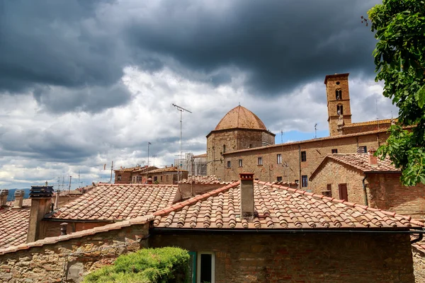 Antigo centro de aldeia Volterra na Itália — Fotografia de Stock