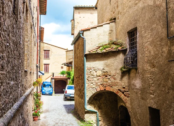 Staré tradiční domy v historickém městě Volterra — Stock fotografie