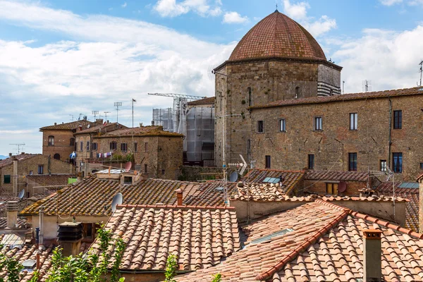 Antigo centro de aldeia Volterra na Itália — Fotografia de Stock