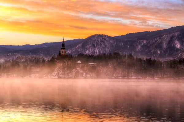 Bled con lago en invierno, Eslovenia, Europa — Foto de Stock