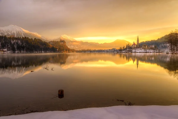 Bled con lago in inverno, Slovenia, Europa — Foto Stock