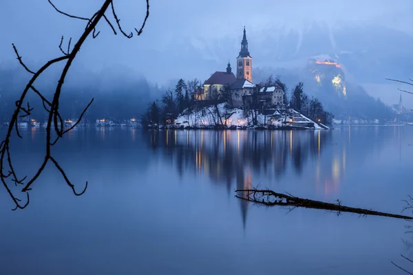 Sangrados com lago no inverno, Eslovênia, Europa — Fotografia de Stock
