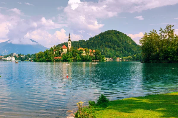 Der Bleder See im Sommer — Stockfoto