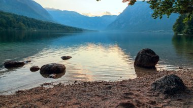 Sunset bulvarında göl Bohinj