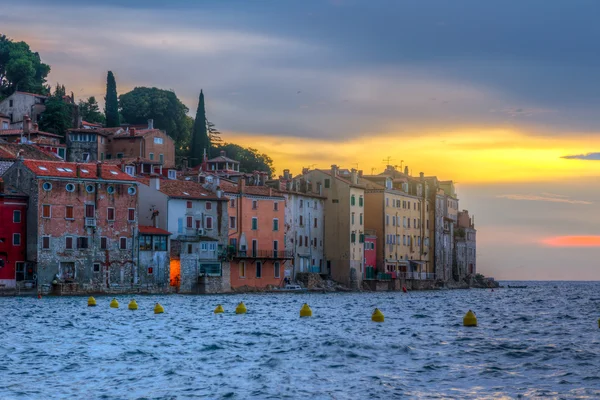 Rovinj cidade velha na costa do mar Adriático da Croácia — Fotografia de Stock