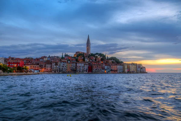 Rovinj cidade velha na costa do mar Adriático da Croácia — Fotografia de Stock