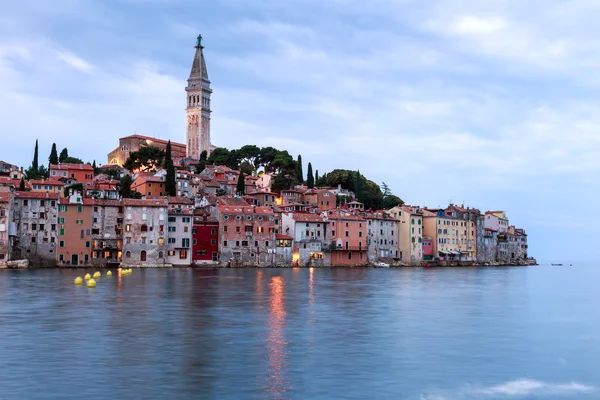 Ciudad vieja de Rovinj en la costa del mar Adriático de Croacia — Foto de Stock