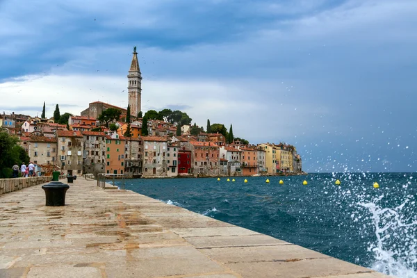 Ciudad vieja de Rovinj en la costa del mar Adriático de Croacia —  Fotos de Stock