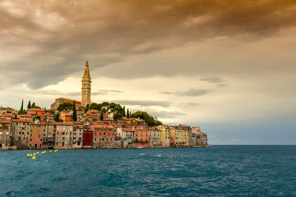 Rovinj vieille ville sur la côte Adriatique de la Croatie — Photo