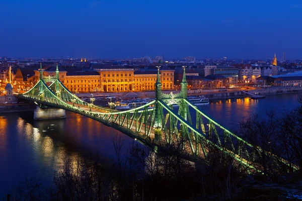 Szabadság híd itt: budapest — Stock Fotó