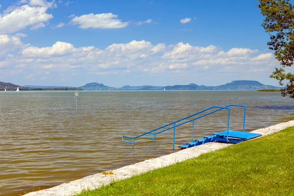 Jezioro Balaton na Węgrzech w lecie — Zdjęcie stockowe