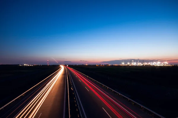 Voitures excès de vitesse sur une autoroute — Photo