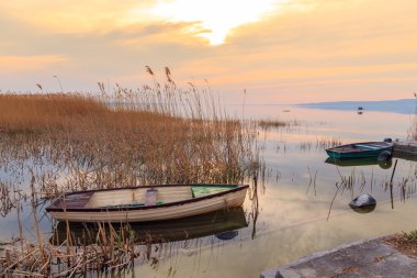 Sunset bulvarında bir tekne ile lake Balaton