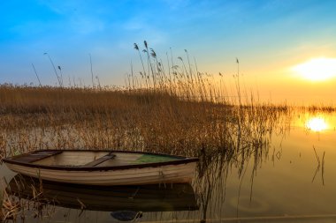 Sunset bulvarında bir tekne ile lake Balaton