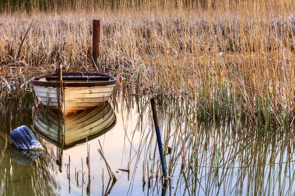 Sonnenuntergang am Balaton mit dem Boot — Stockfoto