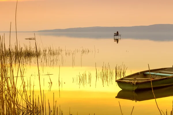 Захід сонця на озері Балатон з човні — стокове фото