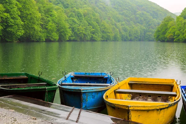 Båtar på sjön — Stockfoto