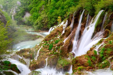 Plitvice Ulusal Parkı 'ndaki Şelaleler