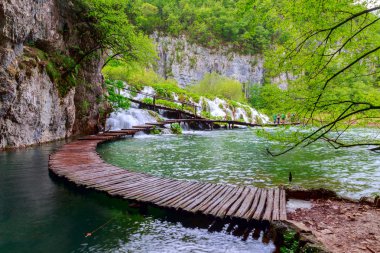 Milli Park Plitvice ahşap yolunda