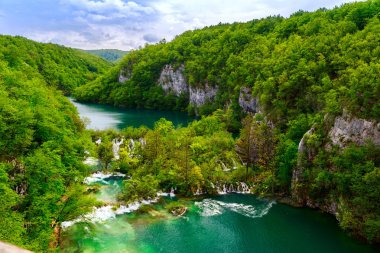Havadan görünümü Plitvice Milli Parkı'nda