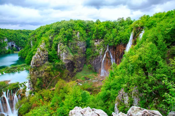 Cascadas en el Parque Nacional de Plitvice — Foto de Stock