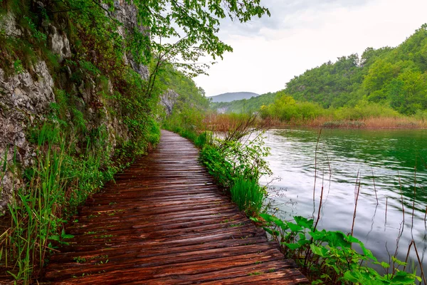 Wooden path in National Park in Plitvice — Stock Photo, Image