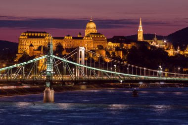 Budapeşte 'nin gece manzarası