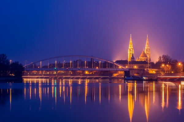 Nacht uitzicht over Szeged stad in Hongarije — Stockfoto