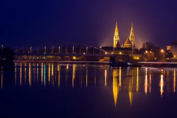 Vista noturna da cidade de Szeged na Hungria — Fotografia de Stock