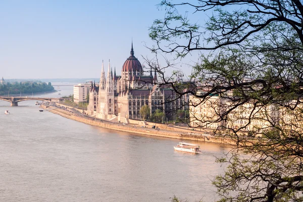 A Parlament épülete Budapesten — Stock Fotó