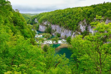 Havadan görünümü Plitvice Milli Parkı'nda