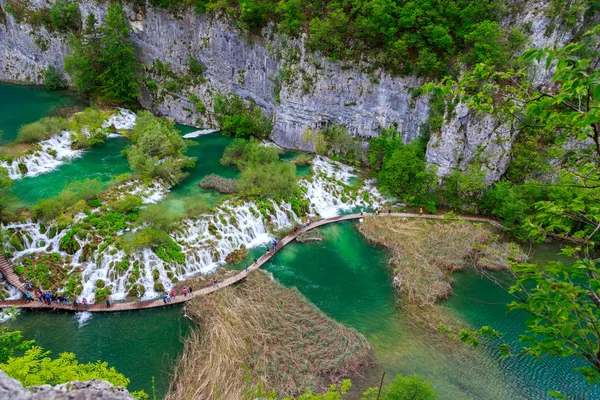 Promenade in het park Plitvicemeren — Stockfoto