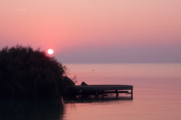 Гарний захід сонця озера Балатон, у — стокове фото