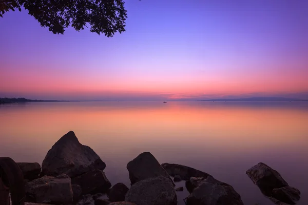 Krásný západ slunce v jezeře Balaton — Stock fotografie