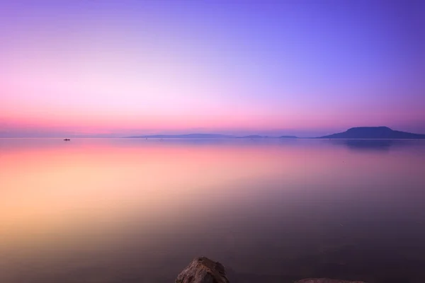 Bellissimo tramonto nel lago Balaton — Foto Stock