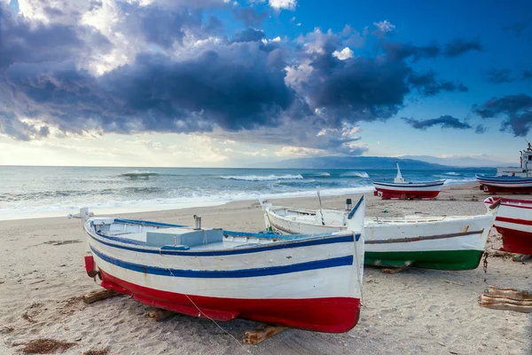 Boat on the beach at sunset time — Stock Photo, Image