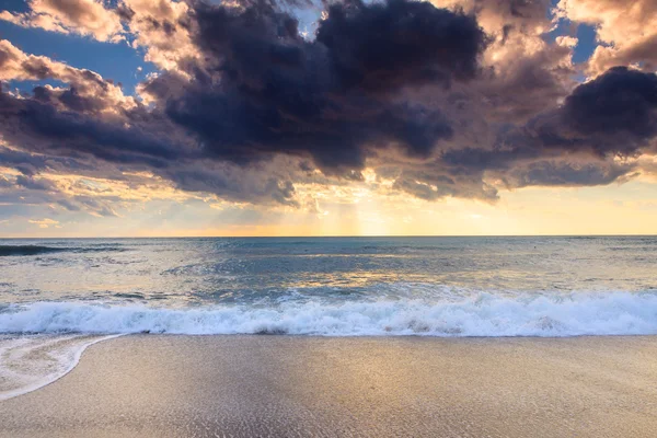 해질 녘의 해변 — 스톡 사진